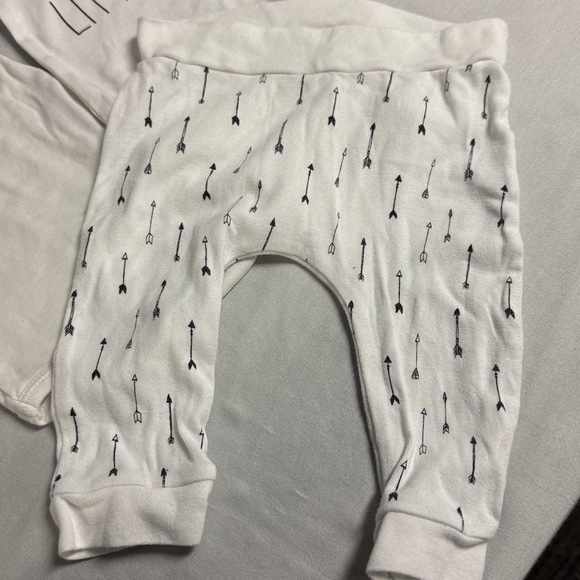 Rae Dunn - Baby Onesie and pants set - Picture 5 of 6